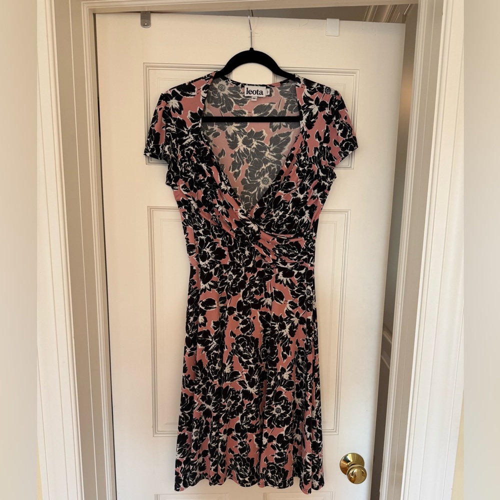 Leota Pink/Black Flower Print V-Neck Dress